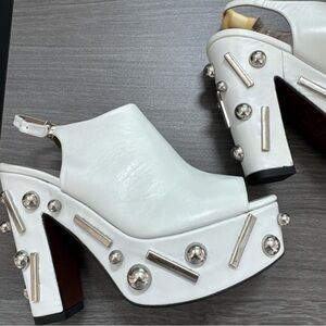 Donald J. Pliner White Platform Shoes with Silver Details size 7.5 Never worn